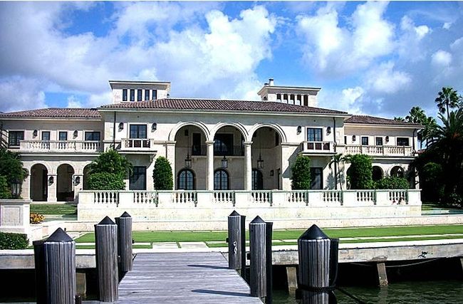 ourtyard house in Miami