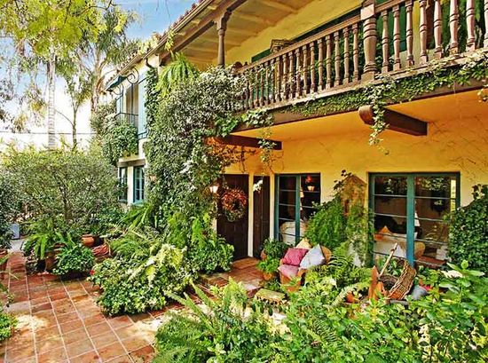 A Romantic Mediterranean House in Beverly Hills