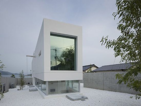 Garden and Sea Week-End House, Japan