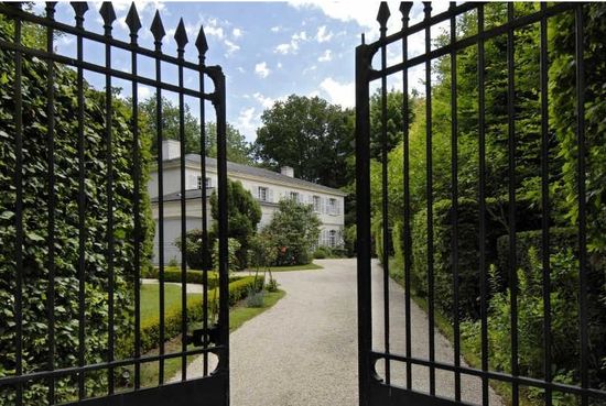 Elegant mansion near Paris