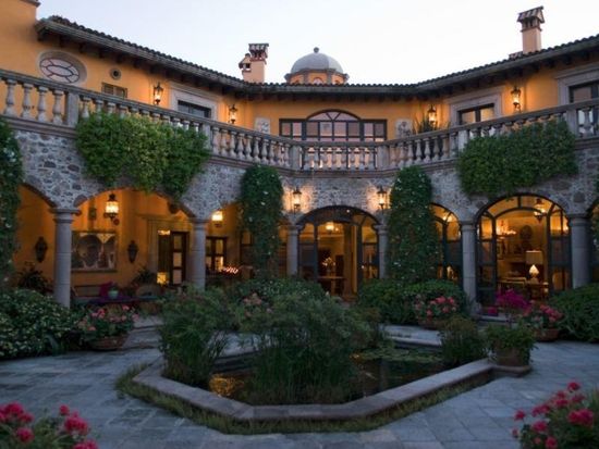 Casa Ambrose