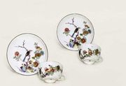  PAIR OF MEISSEN KAKIEMON TEACUPS AND SAUCERS