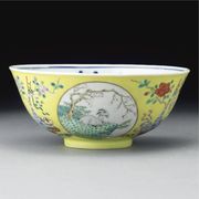 'FAMILLE-ROSE' YELLOW-GROUND MEDALLION BOWL