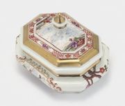 A MEISSEN (KPM) CHINOISERIE SUGAR-BOX AND COV