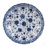 A BARBED RIM CHARGER, CHINA, YONGLE PERIOD (1403-1424)]