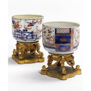  PAIR OF LOUIS XVI STYLE ORMOLU-MOUNTED CHINESE IMARI PORCELAIN CACHEPOTS
