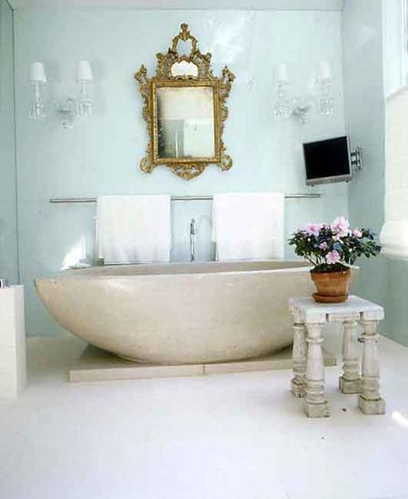 A Vicente Wolf bathroom