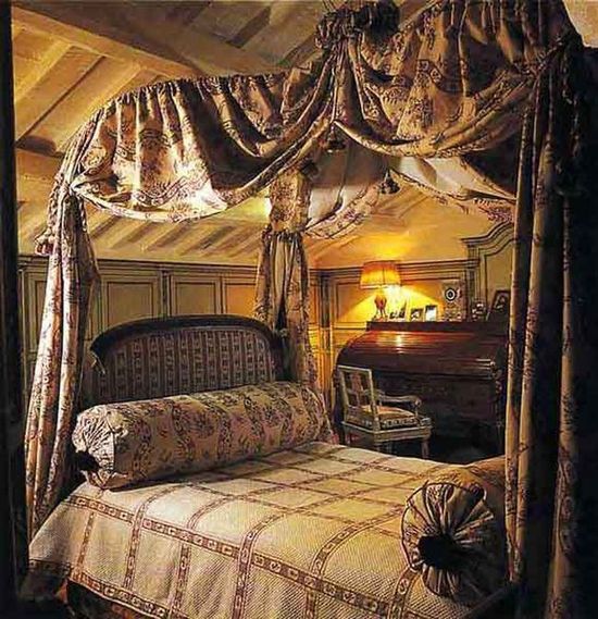 A sophisticated beroom in a country manor