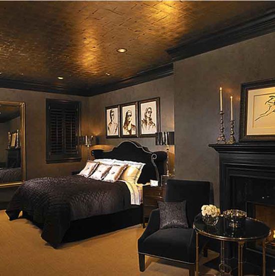 A bed room in a Sunset Bvd pied a terre