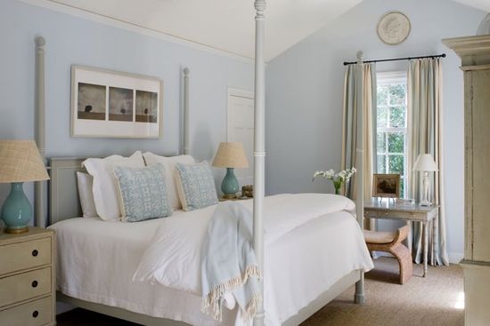  A Beach Hous in Light Blue and neutral Tones