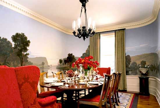 An Inviting Dining Room