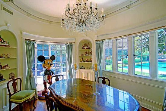 A dining room in Hollywood