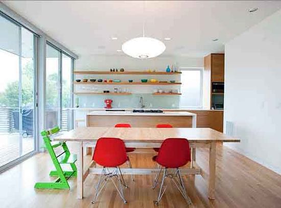 A kitchen full of light in Oregon