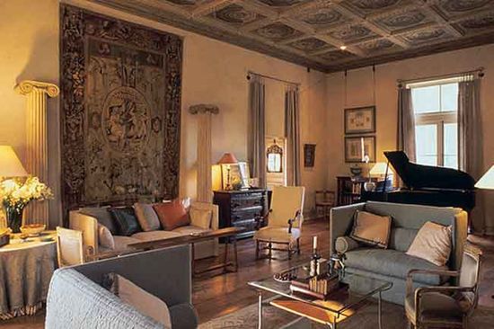 A harmonious living room