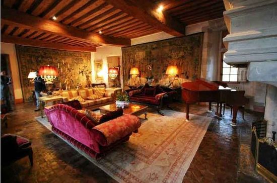 A succesful refurbishment of a medieval living room